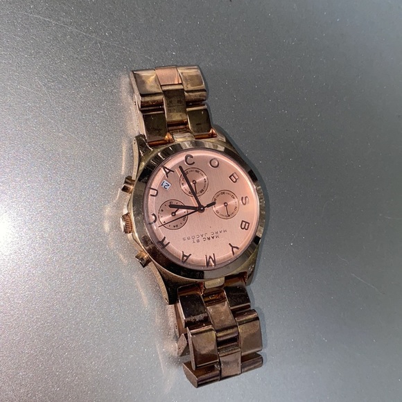 Marc Jacobs rose gold watch - Picture 1 of 3